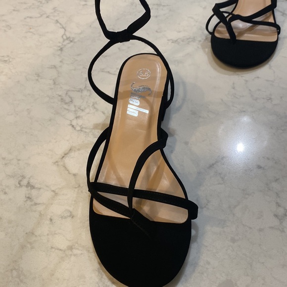 NWOB SheIn sandals with wrap around knee laces women size 8.5 sexy lit 🔥❤️🔥 - Picture 3 of 8